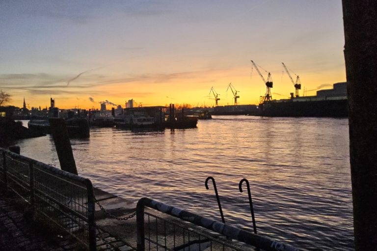 Hamburg bei Dämmerung Ein Blick
